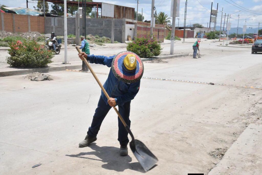 Después de las lluvias, en Soledad el trabajo no se detiene.